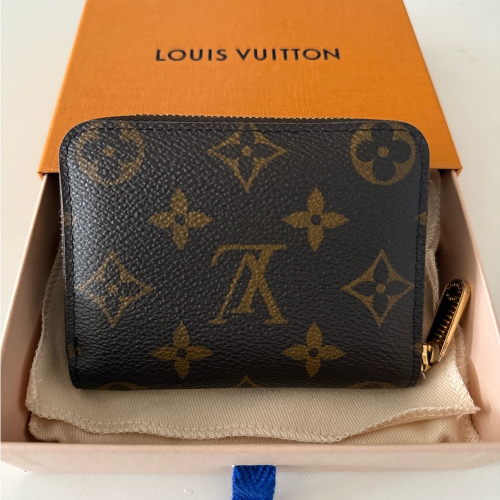 Louis Vuitton Zippy Coin Purse 

Monogram.